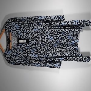 NWT SLIM FACTOR BY INVESTMENTS  black, white and blue blouse Sz M